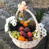 Корзина «Цветы и фрукты»