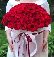 101 красная роза в шляпной коробке